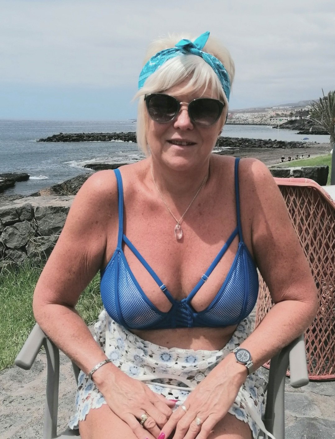 Mature Wives in Bikinis - Porn Videos and Photos picture