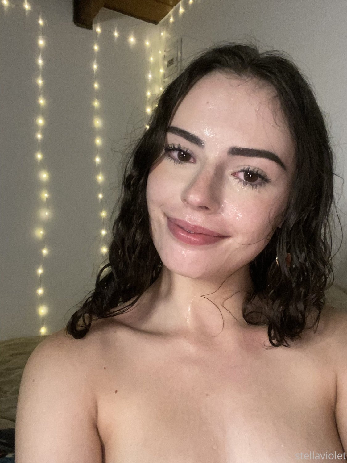 Pretty and cute girl knows how to be a good slut. #TxNgVEgp