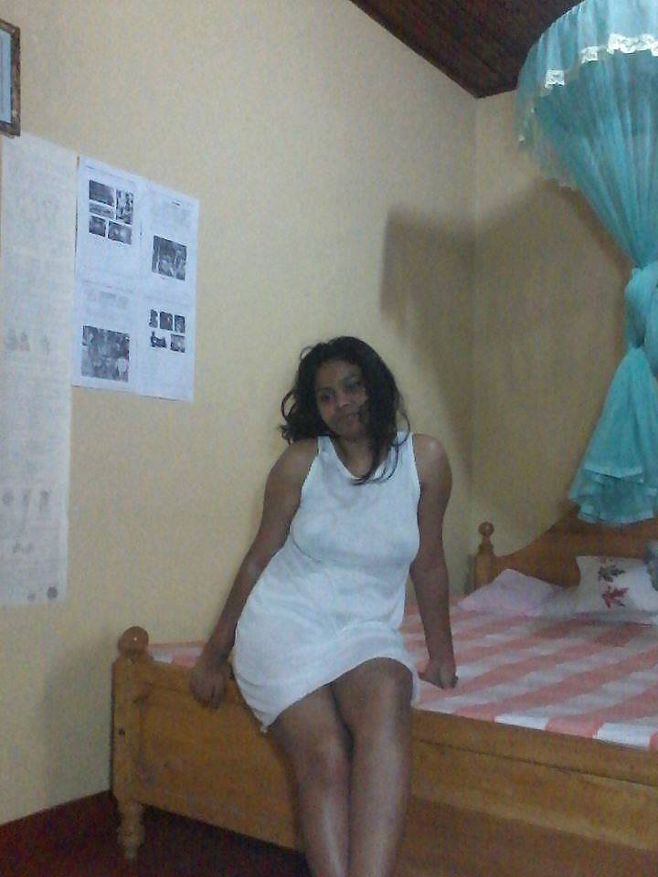 lakbadu Sri lankan Mol Badu - ポルノビデオ＆写真 - EroMe