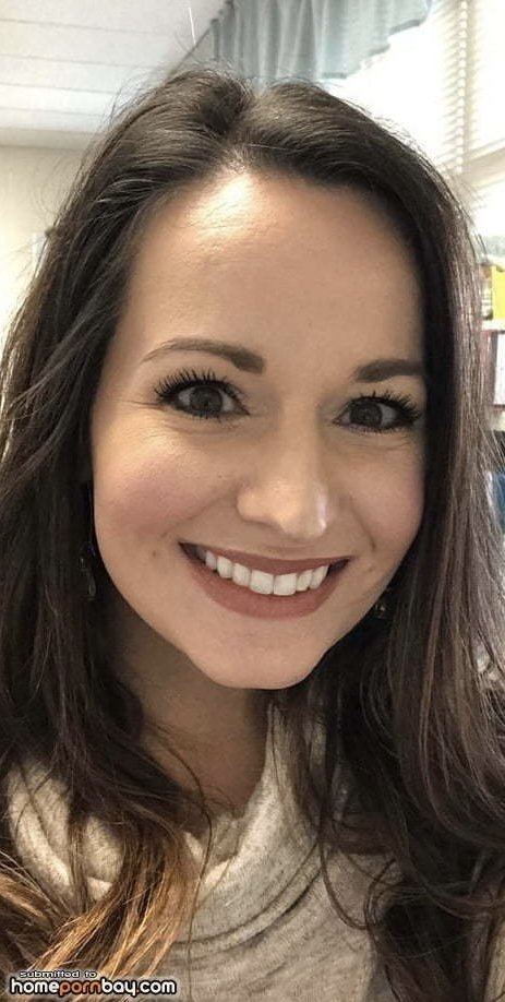 Hot Brunette mommy! #CK7tMXRz