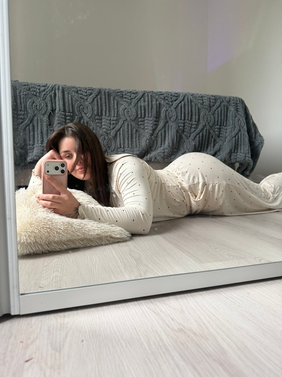 White or black? #yBS6B4Cp